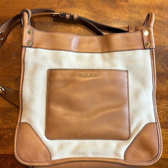 Michael Kors North/South messenger crossbody bag. - Picture 7 of 13